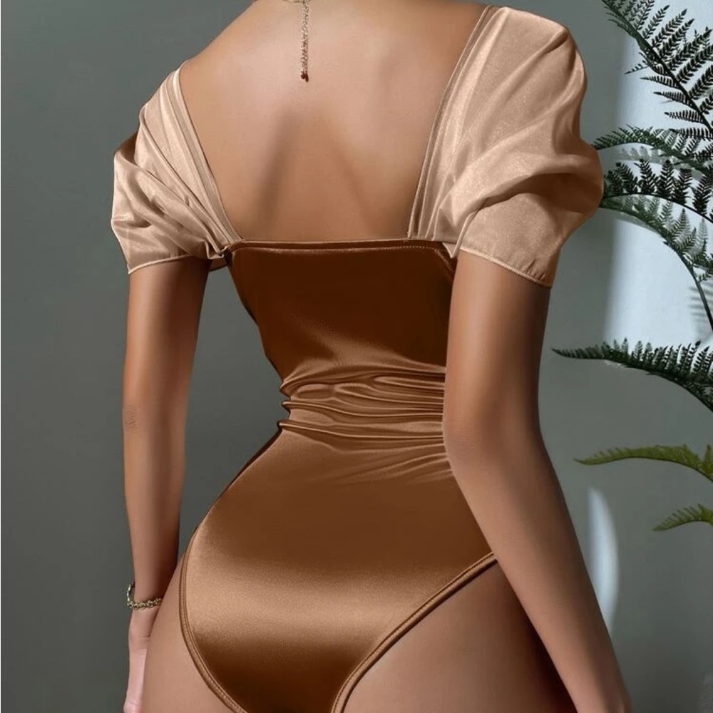 Luxe sweetheart neck satin bodysuit - Picture 6 of 15